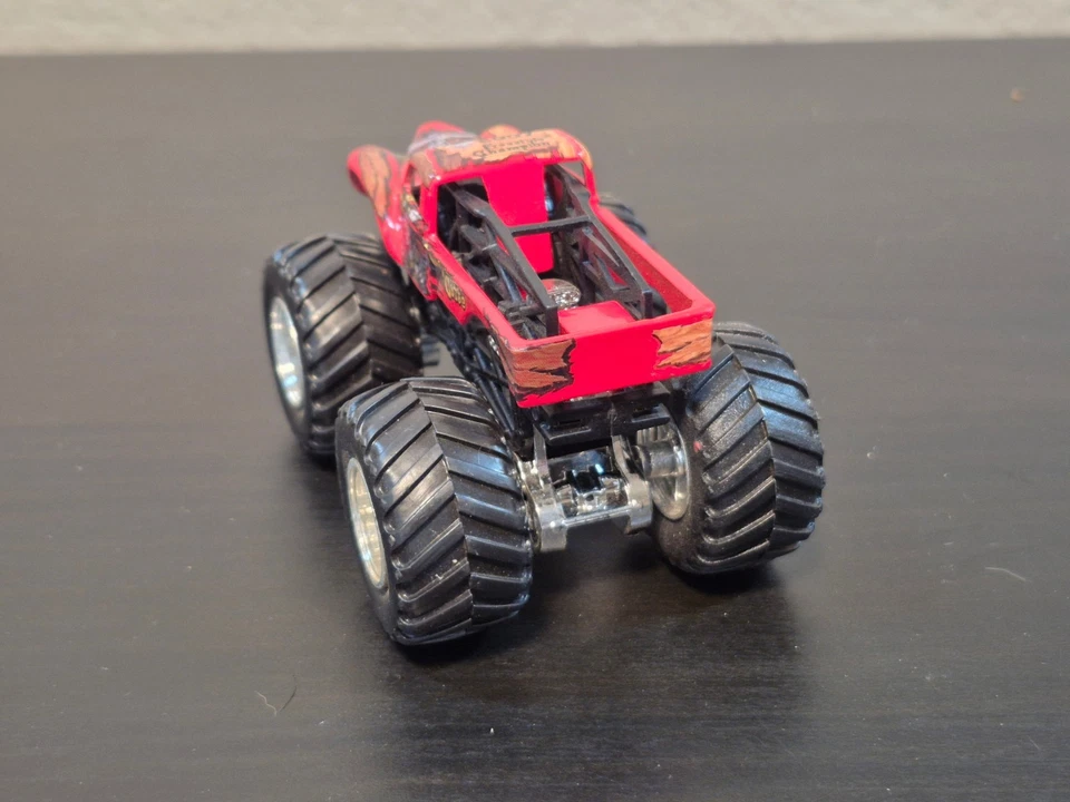 Hot Wheels Monster Jam Captain’s Curse 2007 Freestyle Champion Red Chrome 1:64 - Image 4 of 4