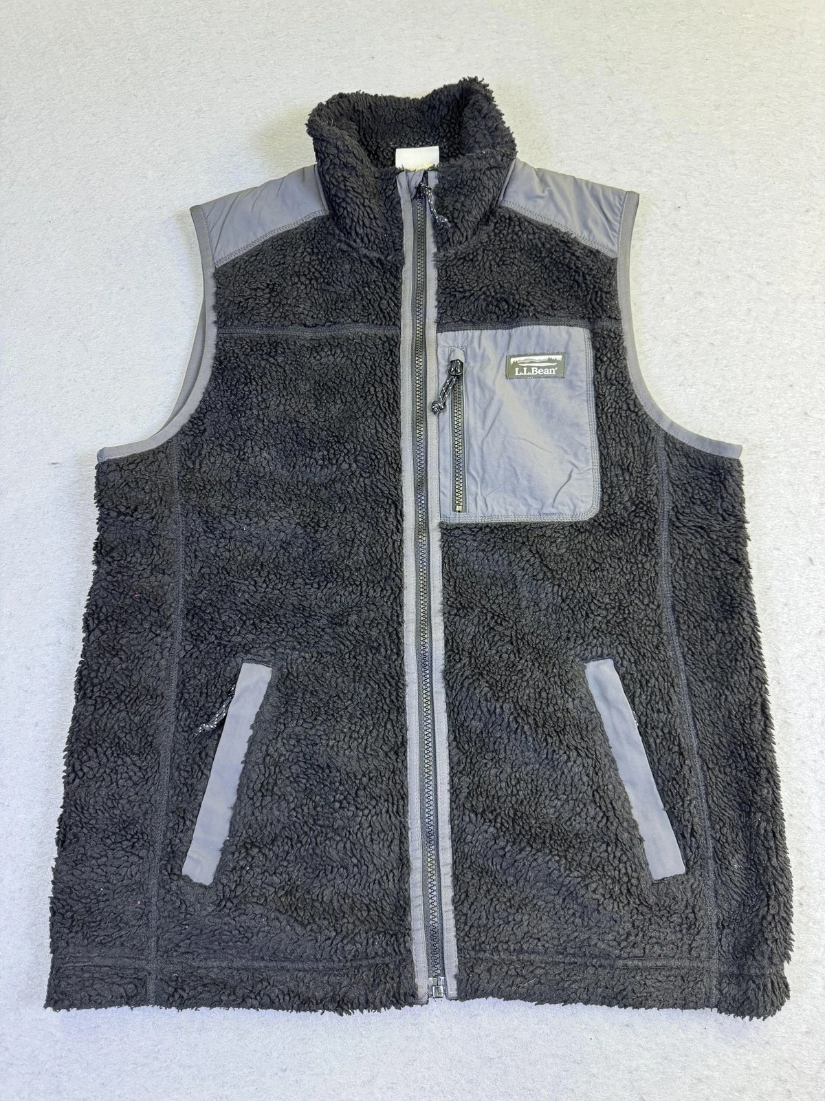 LL Bean Vest Mens Medium Black Gray Sherpa Fleece Zip Pockets Warm Outdoor