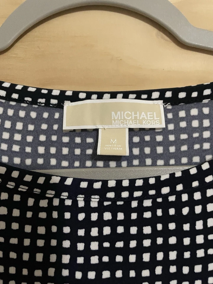 Michael Kors, Vestido Manga Larga Patrón Geométrico Talla Mediana MK Negocios Informal Foto 2 de 3