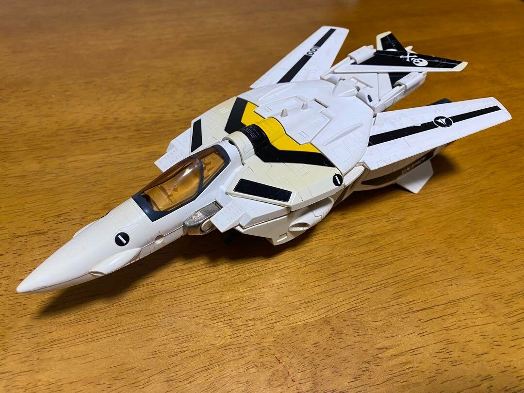 Macross VF-1S Super Valkyrie Takatoku Toys Action Figure 1