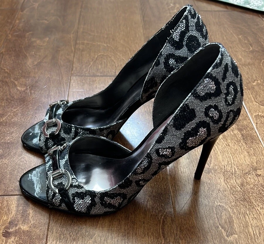 Tacones altos Carlos By Carlos Santana, leopardo negro y plateado, talla 7, ¡usados en excelente estado! Foto 4 de 4