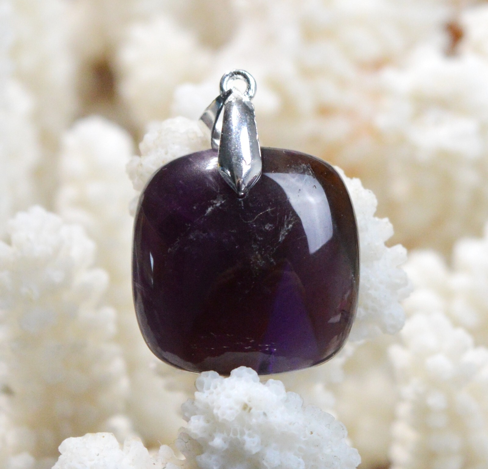 Pendentif améthyste 44 carats d'Uruguay, une pierre naturelle de qualité gemme EX5