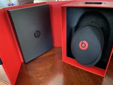 Beats Solo HD by Dr Dre, on the ear headphones  Model 810-0014