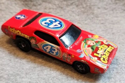 HOT WHEELS RICHARD PETTY 43 LUCKY CHARMS '71 PLYMOUTH GTX RED CAR