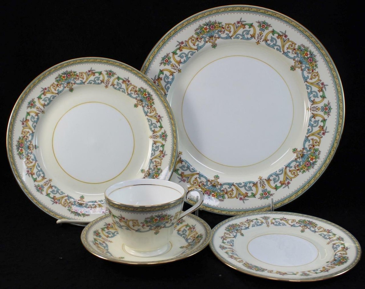 Aynsley HENLEY (SMOOTH) Piece Place Setting Bone China GREAT CONDITION