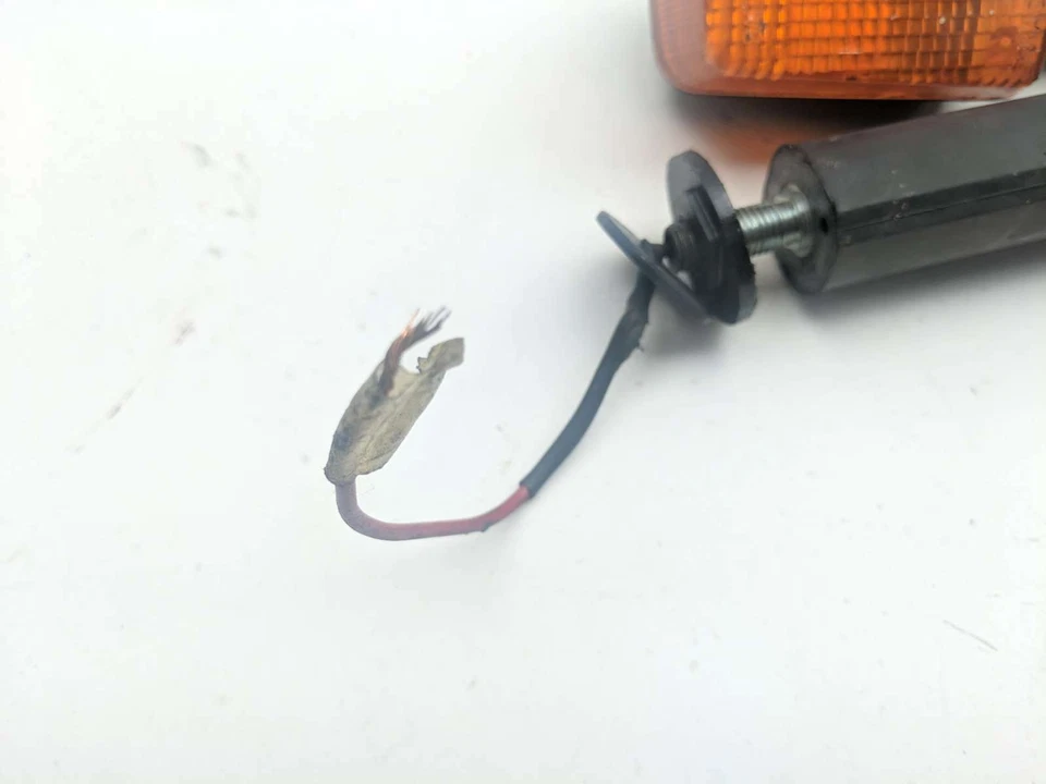 Luces indicadoras intermitentes intermitentes traseras 85 Honda CB650SC CB 650 Foto 3 de 4