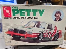 AMT KYLE PETTY GRAND PRIX STOCK CAR 7 ELEVEN 1:25 1983 OPEN BOX