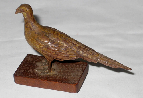 ANT AAFA MINIATURE HAND CARVED & SIGNED AMER. PHEASANT W / PREY IN IT'S BEAK