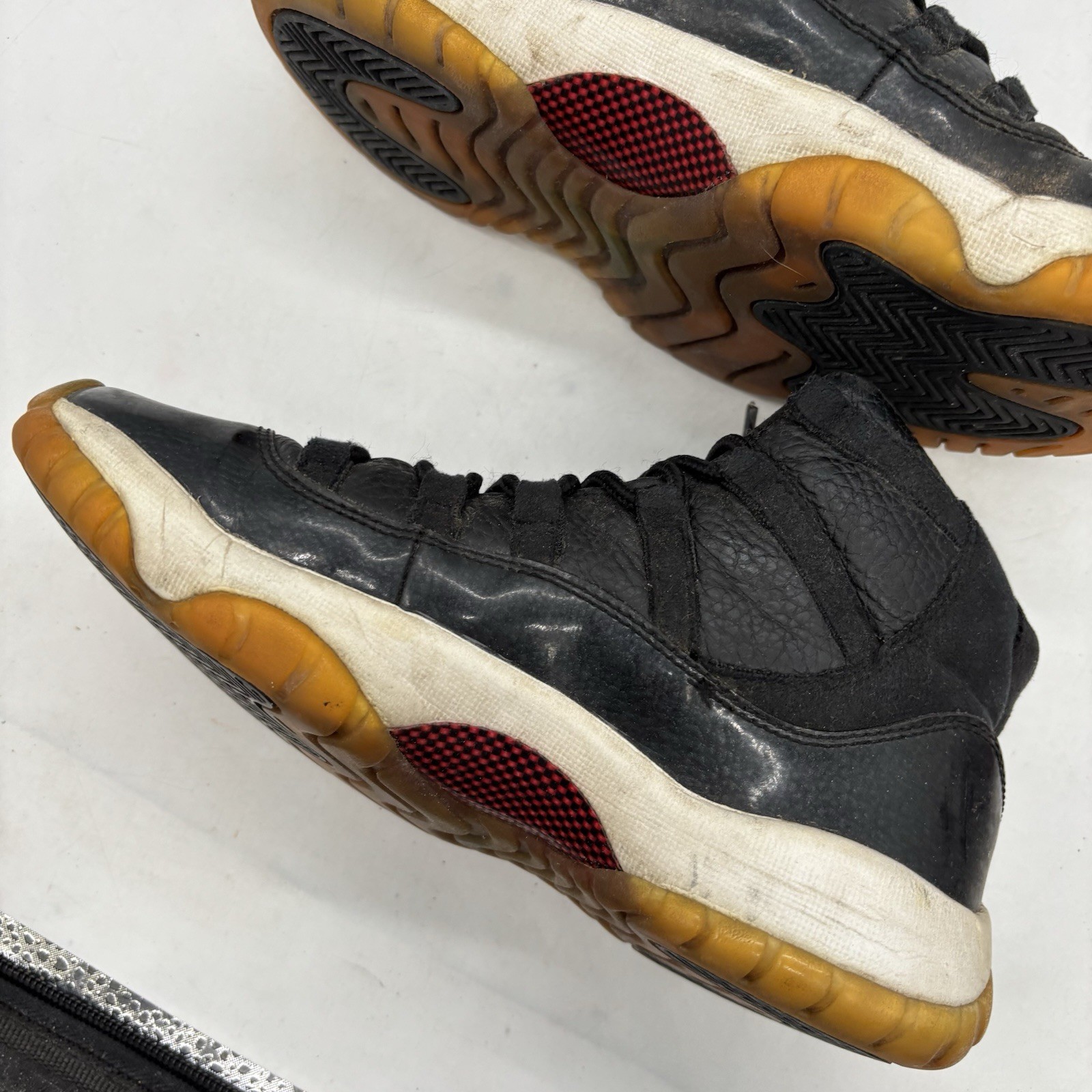 Air Jordan 11 Retro Kids Size 4.5 Y Womens 6 72-10 Nike Black White 378038-002 thumbnail 7