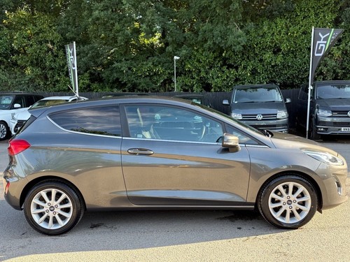 2018 Ford Fiesta TITANIUM AUTOMATIC - APPLE CAR PLAY - CRUISE CONTROL - HEATED W - Picture 5 of 24