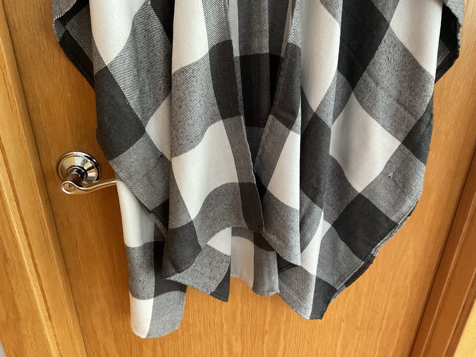 Universal Thread Gray Buffalo Plaid Open Poncho/S… - image 3