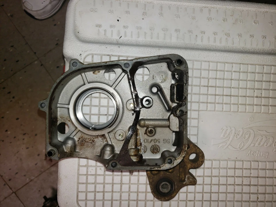 Yamaha Raptor YFM 90 YFM90R 2009-2013 caja de motor derecho usada Foto 4 de 4