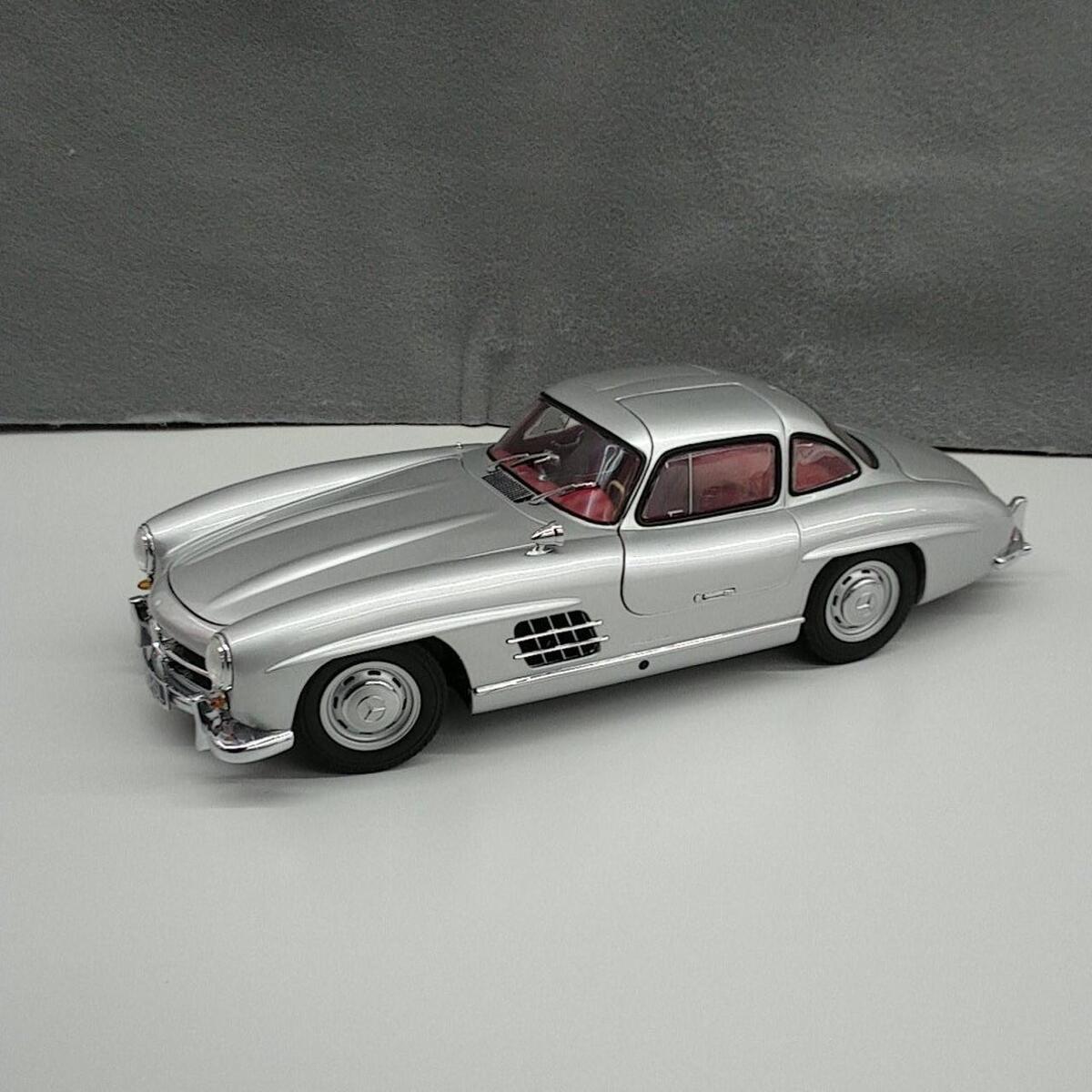 Minichamps 1/18 Scale Mercedes-Benz 300 SL-1954 (Silver Minichamps 1/18 Scale Mercedes-Benz 300 SL-1954 (Silver