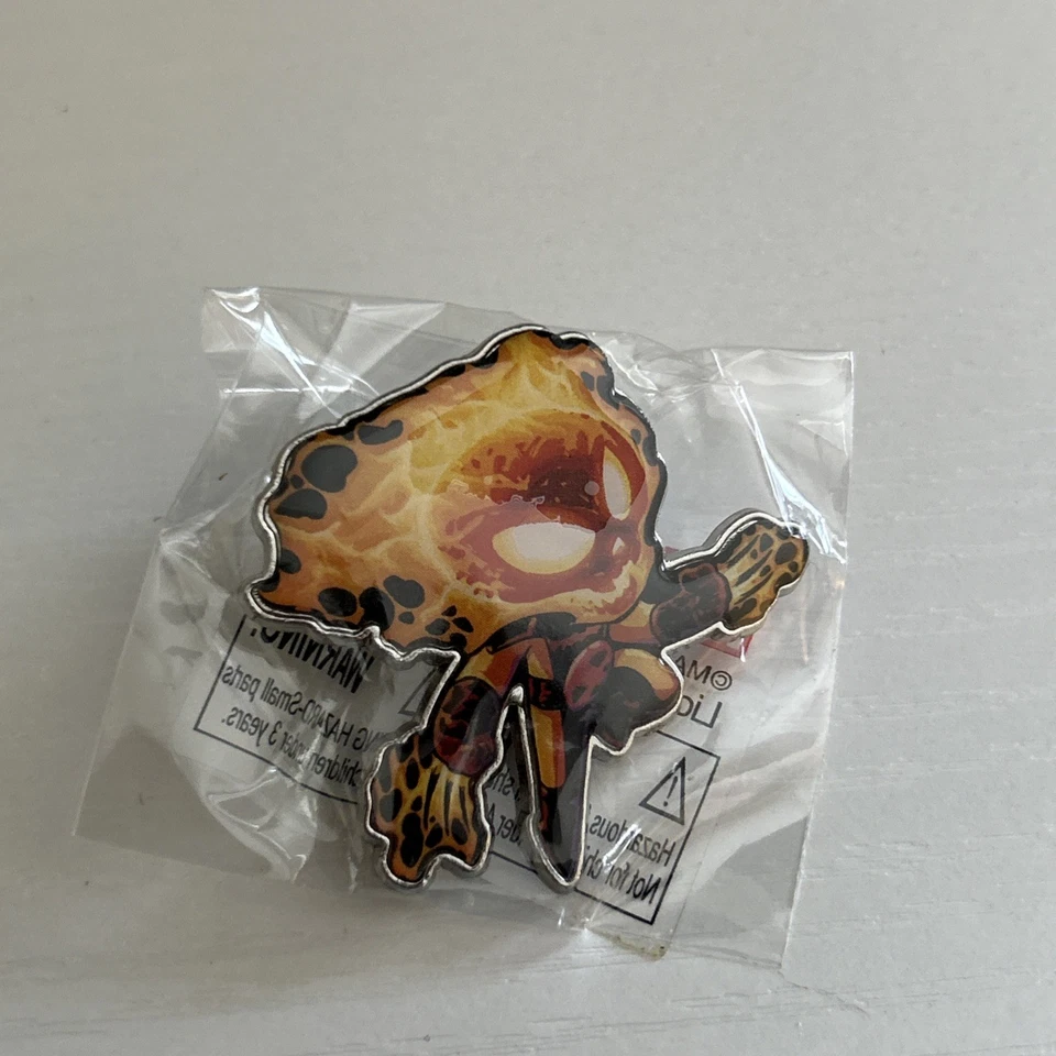 Caja de membresía Marvel Unlimited Plus (2024) Wolverine Box con figura de Knight-Spider Foto 4 de 4