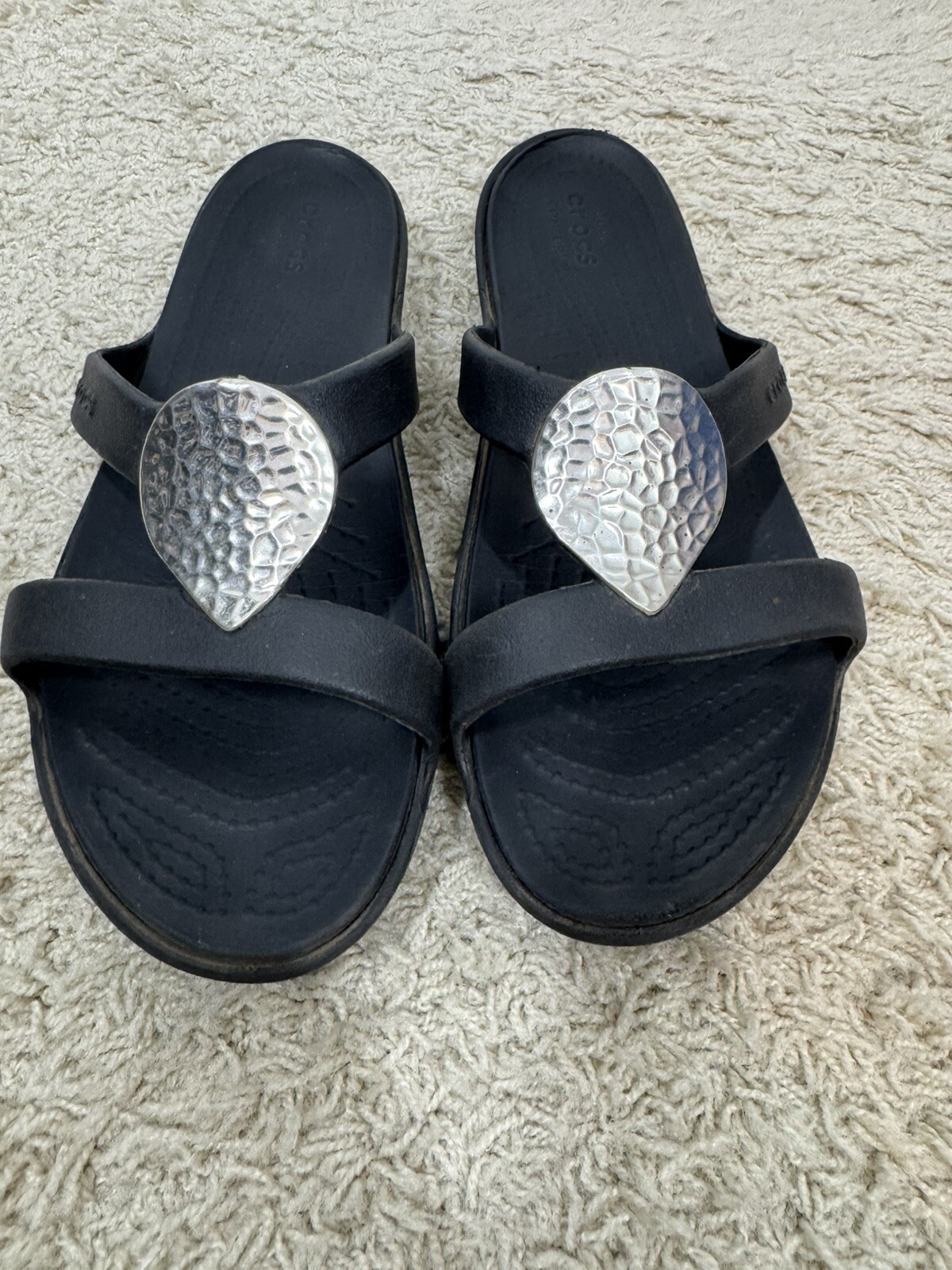 Crocs Sandals Women’s Sanrah Silver Medallion Slip On Slide Casual Shoes Size 7
