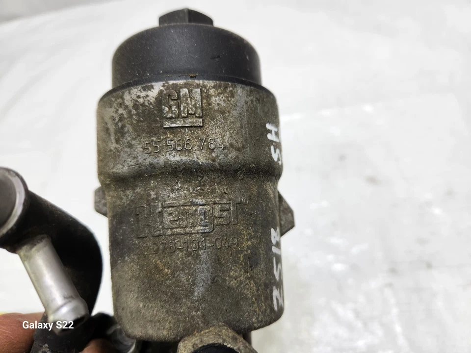 2015-2021 Chevrolet Trax Engine Oil Cooler OEM 55 566 784 Foto 4 de 4