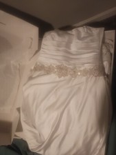 Oleg Casino Wedding gown Size 14w.
