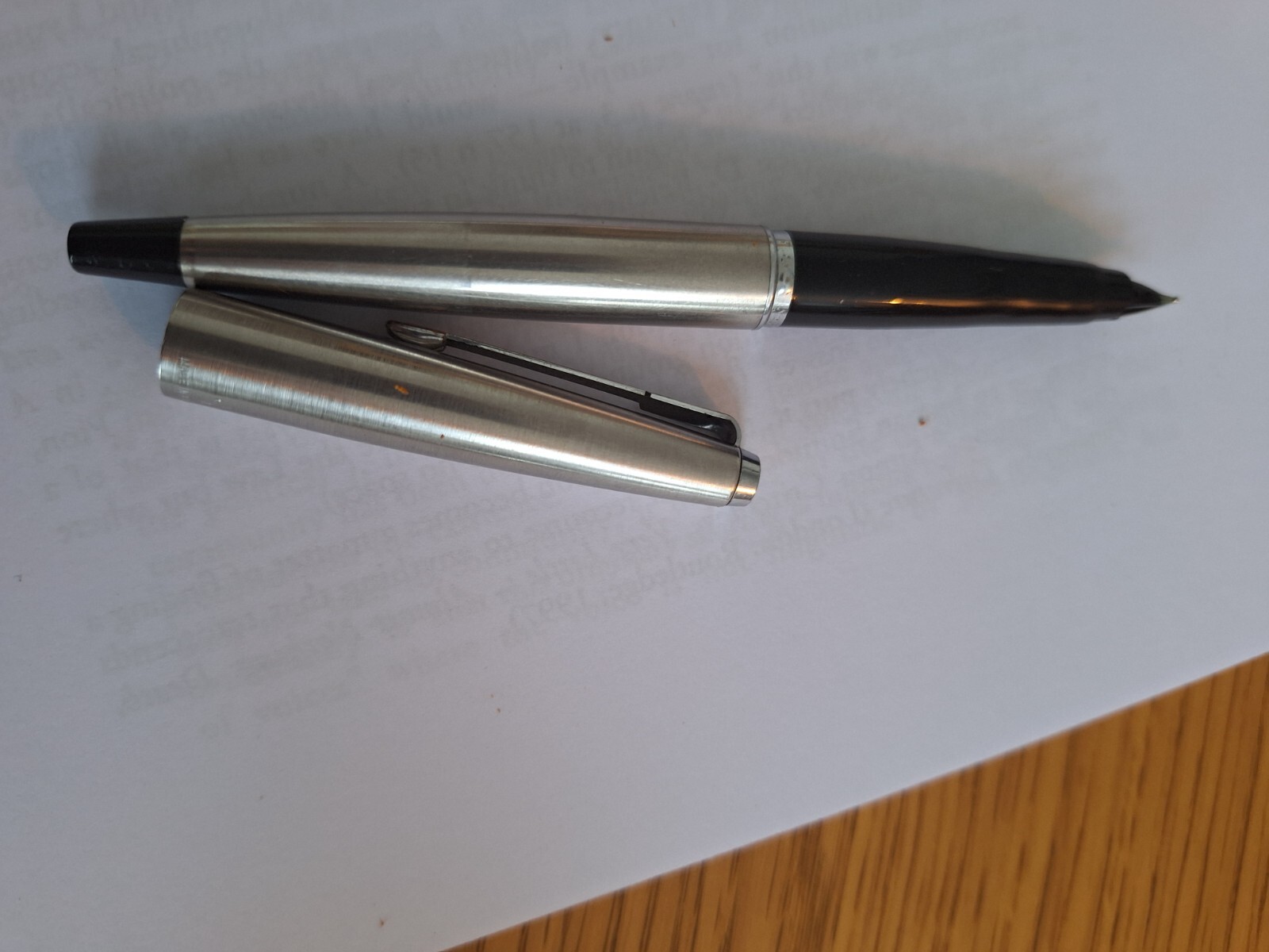 Parker Pen Set Fountain/Cartridge, 2 x Stainless Steel Jotters (Red and