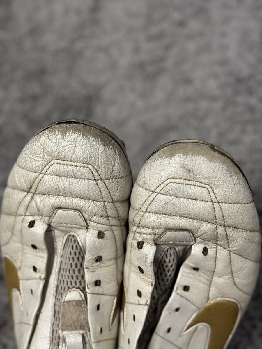 ronaldinho white boots