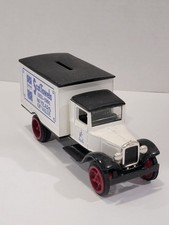 ERTL 1931 Hawkeye Motor Truck Bank Scot Towels 9453 1/34 Scale