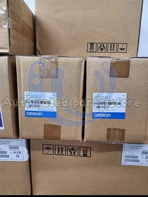 1PC New Omron  R88M-1L3K030C-S2  Servo Motor  R88M1L3K030CS2 In Box