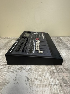 Roland VS-890 24-bit Digital Studio Workstation (Workstation Only