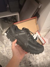 Nike Air Zoom Vomero 5 Men's Size 9 Black Mesh Low Top Lace-Up Sneakers