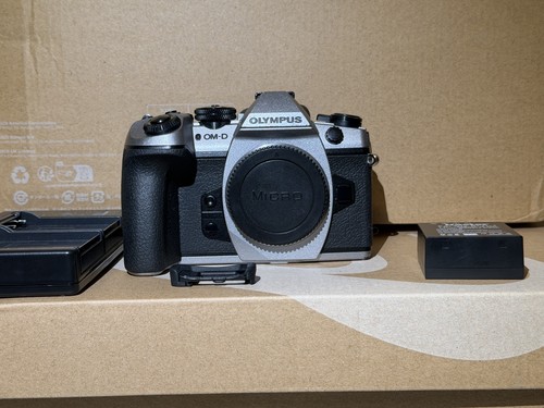 Olympus OM-D E-M1 Mark II Silver Edition (Only 2,000 Worldwide) SHUTTER:15807