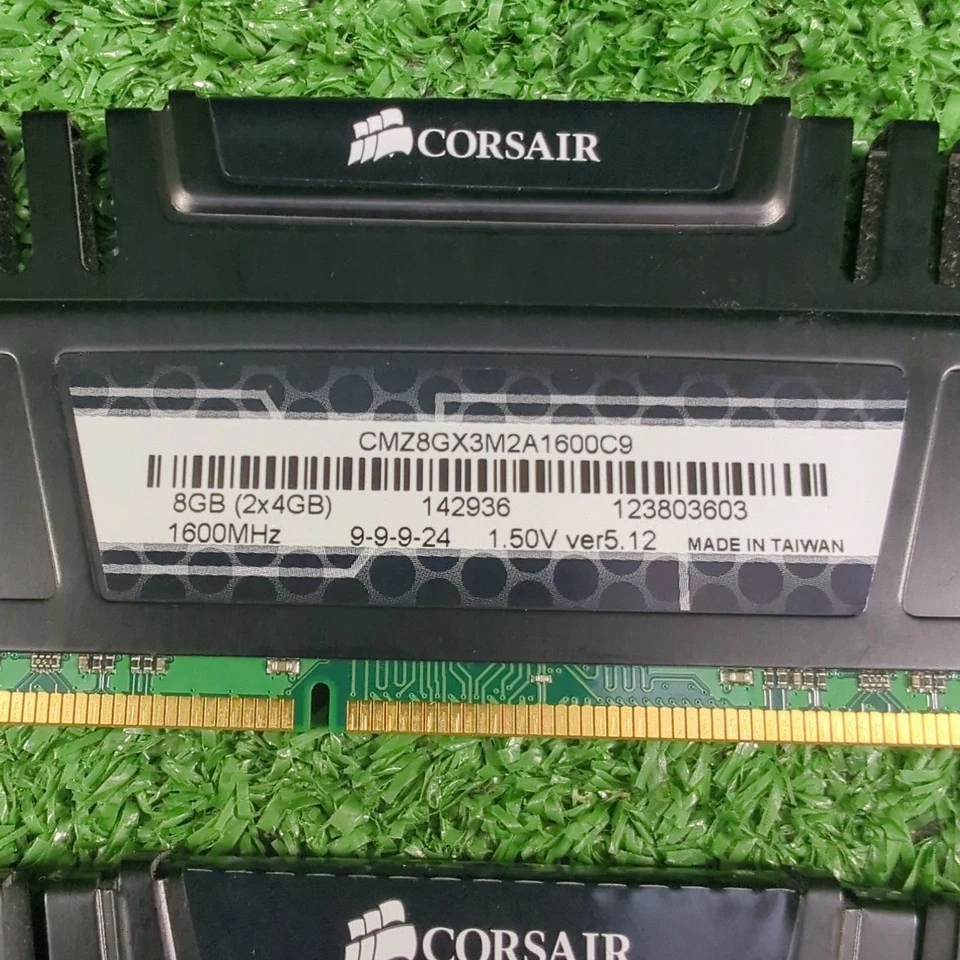 Corsair Vengeance 16GB (2x8GB) DDR3 1600MHz High-Performance RAM Kit - Image 4 of 4
