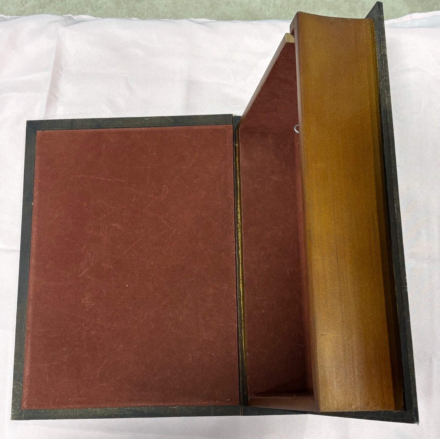 Vintage Style Decorative Faux Book Hidden Storage Box With Velvet Lining Keys