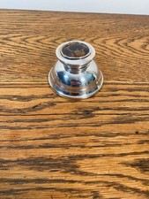 ANTIQUE SILVER HALLMARKED CAPSTAN INK WELL WITH SEMI PRECIOUS STONE LID 162g