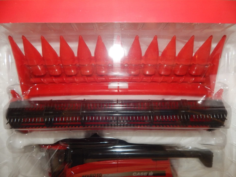 ERTL CASE IH AFX8010 COMBINE HARVESTER RED 14290 BNIB 1:32 SCARCE - Image 4 of 4