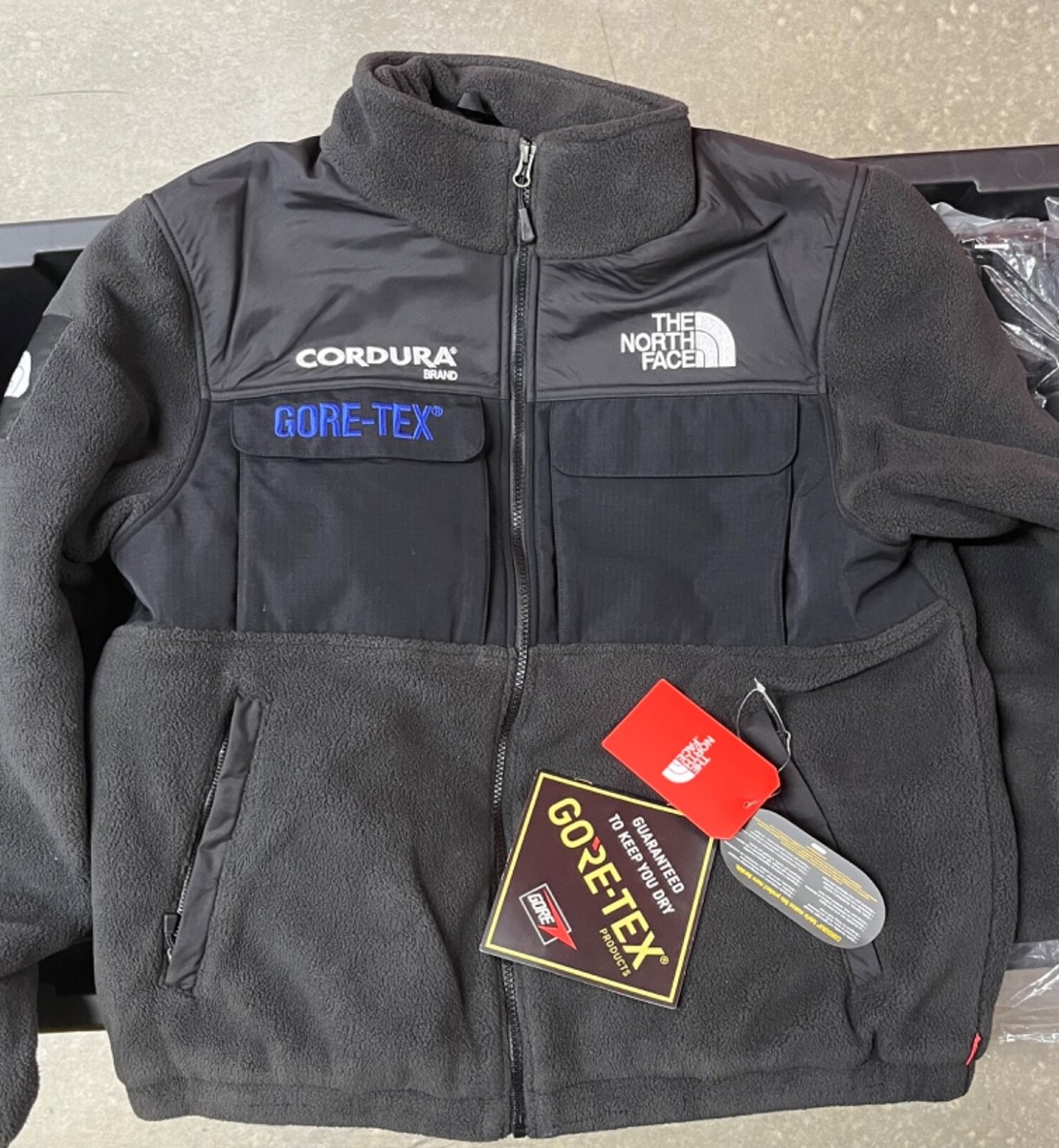 SUPREME x The North Face Expedition Fleece FW18 SIZE LARGE SUPREME x The North Face Expedition Fleece FW18 SIZE LARGE