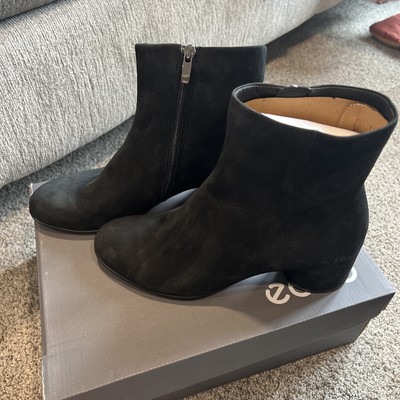 Ecco Shape 35 Mod Block Color Black Woman s Boot Size 6-6.5 New! A6