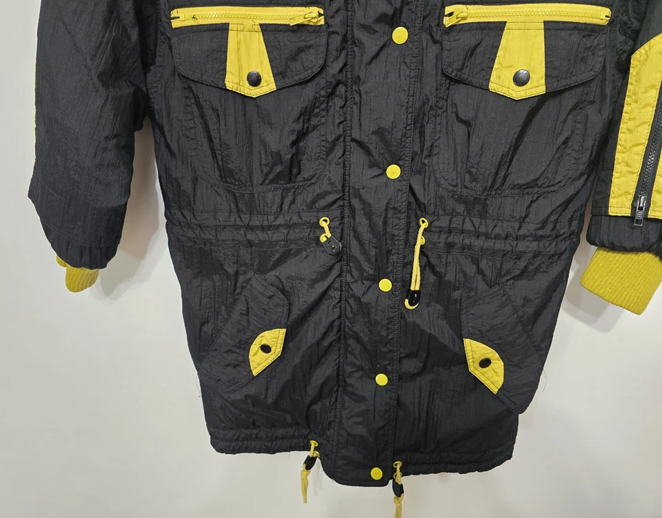 Chaqueta de invierno retro East West by the Panda Group para mujer negra amarilla talla pequeña Foto 3 de 4