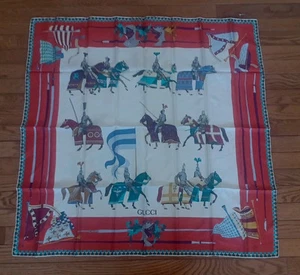 Foulard vintage Gucci British Armour soldats sur chevaux 33"x33" jamais utilisé réf2086