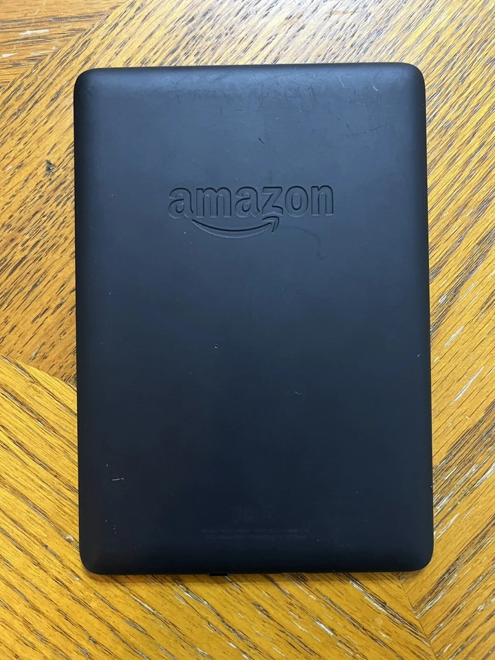 Amazon Kindle Paperwhite (10th Generation) 8GB, 300ppi, Water-Proof - Image 3 of 4