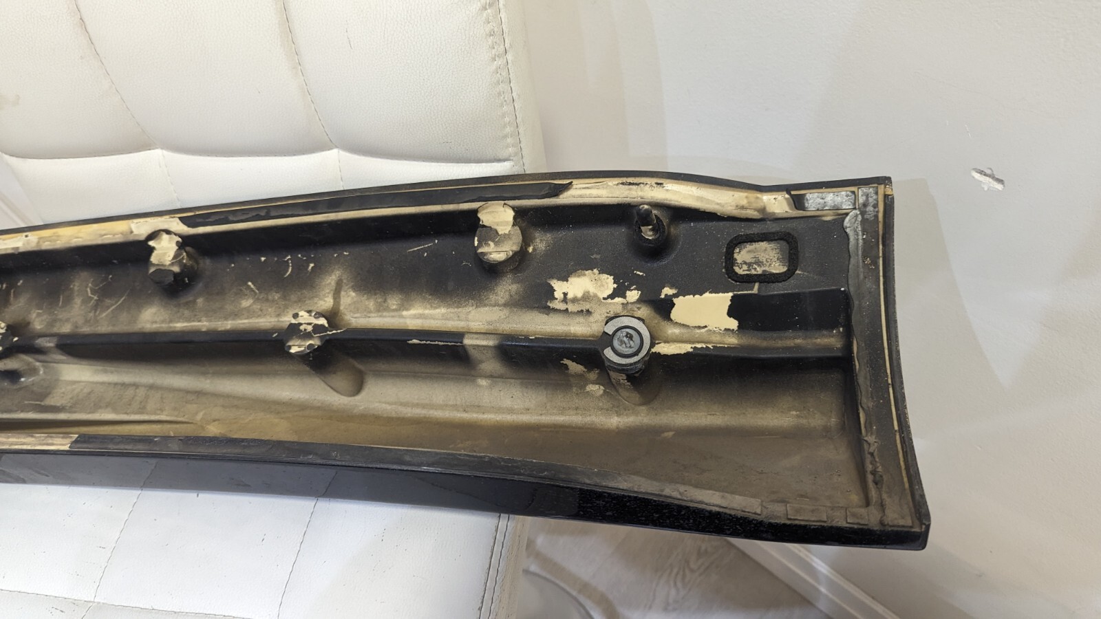 ASTON MARTIN DBX DOOR MOLDING LEFT DRIVER REAR 2021 2022 2023 MY83-23935-AA OEM