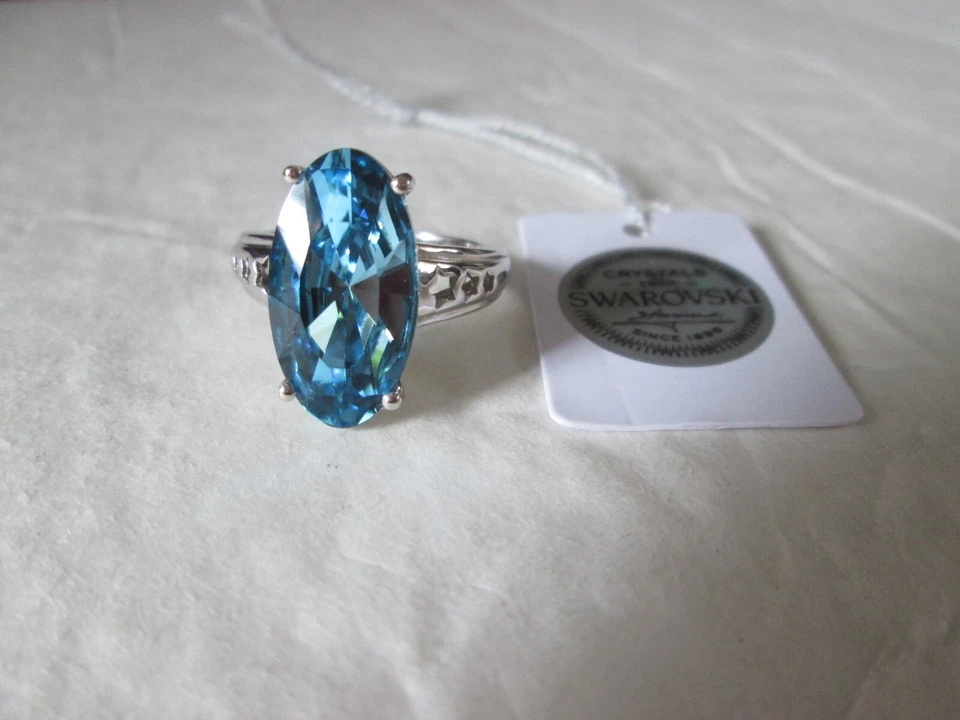 Cristal aguamarina de Swarovski platino sobre anillo de ley (talla 8) 4,41 quilates Foto 4 de 4