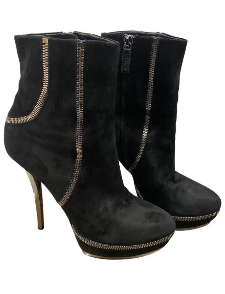 GUCCI Black Zipper Ankle Booties + Box, Heel Taps, Dust Bag GUCCI Black Zipper Ankle Booties + Box, Heel Taps, Dust Bag