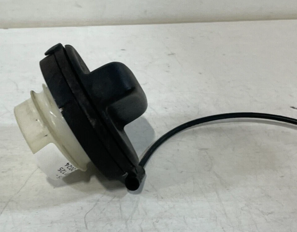 INFINITI G37 EX35 M56 M35h Q50 Q70 Q70L CUBIERTA TAPA PUERTA LLENADO COMBUSTIBLE # 91125 Foto 3 de 4