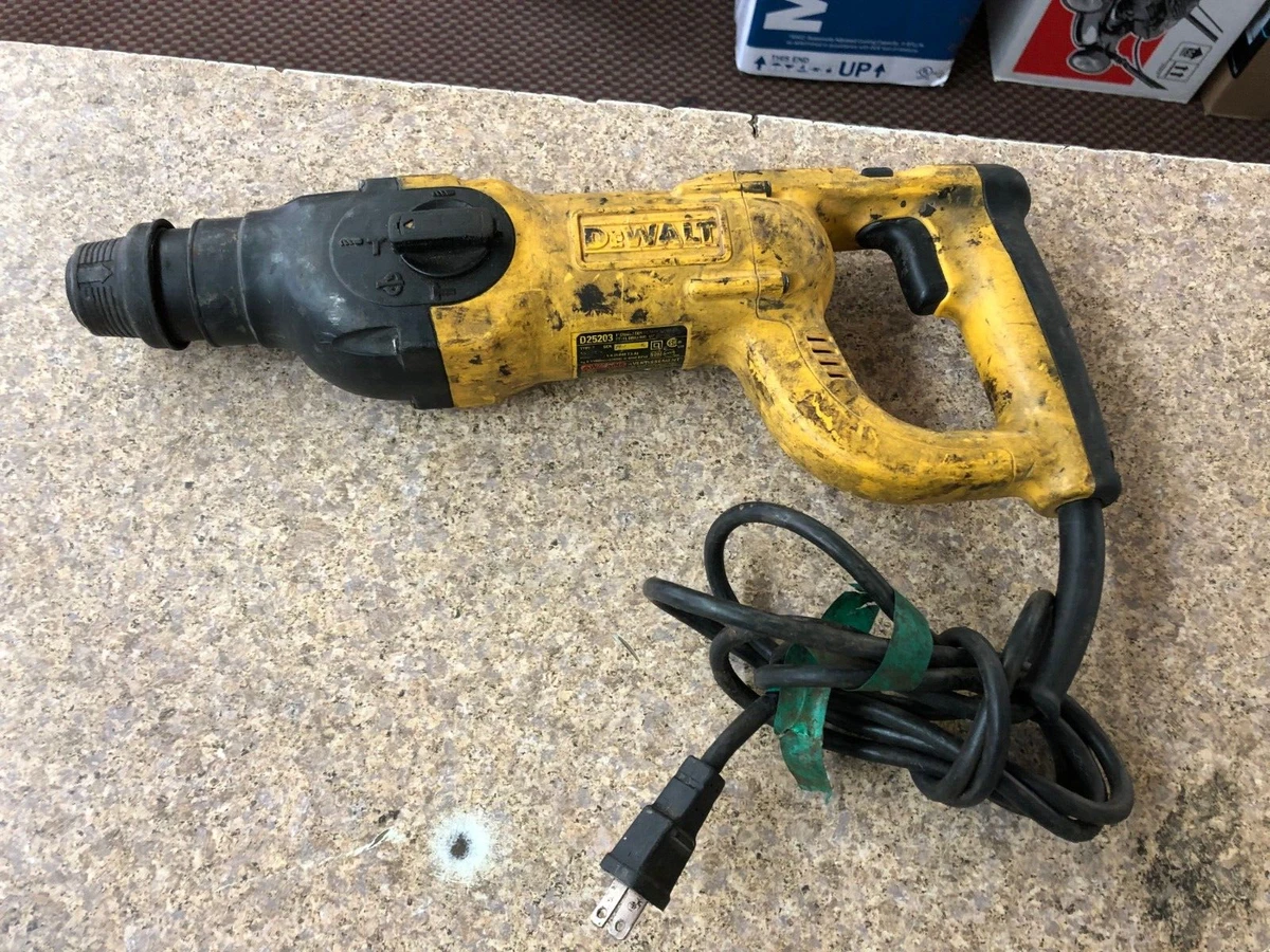 Dewalt D25203 1