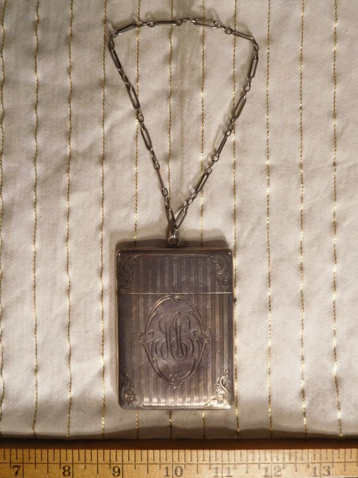 Antiguo estuche victoriano para tarjetas de visita para mujer con correa de cadena Foto 2 de 4