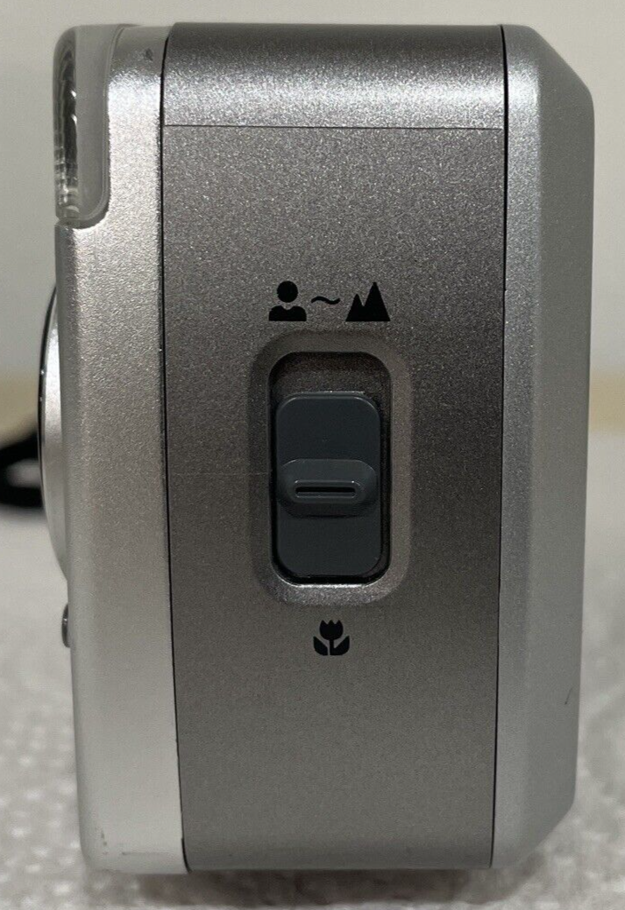 Casio QV-700 0.3MP Digital Camera - POWERS ON, PLEASE READ