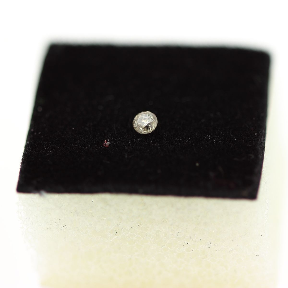 Diamant champagne unique 0.04 cts VVS d'Afrique pour un cadeau d'exception