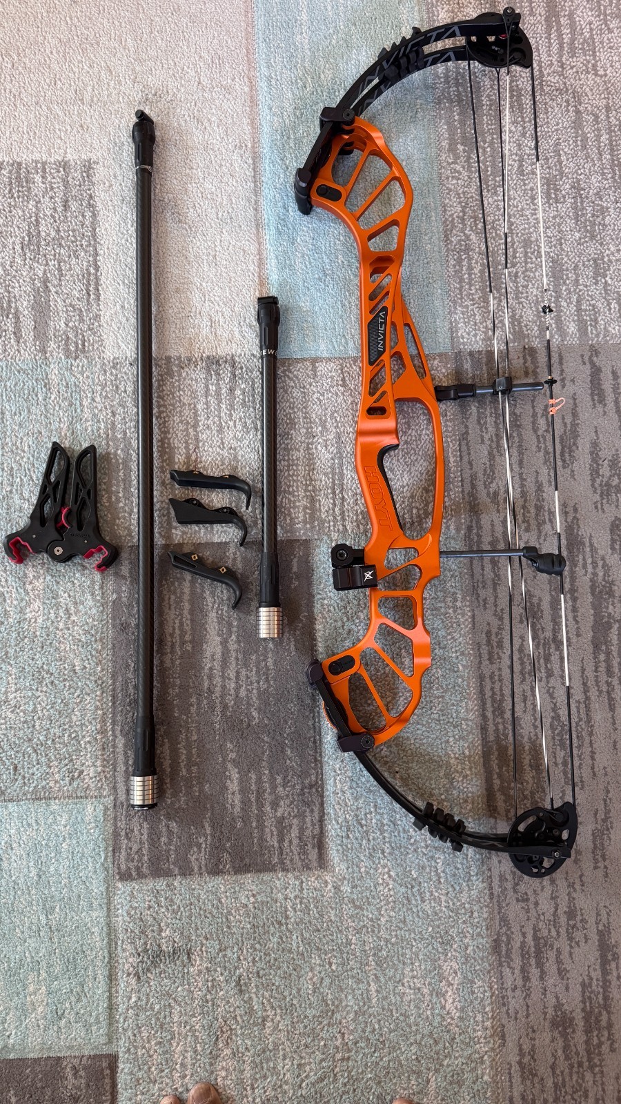 Hoyt Invicta Target Compound Bow – Orange – RH – 38–50 lbs – 24.5–26” Modules
