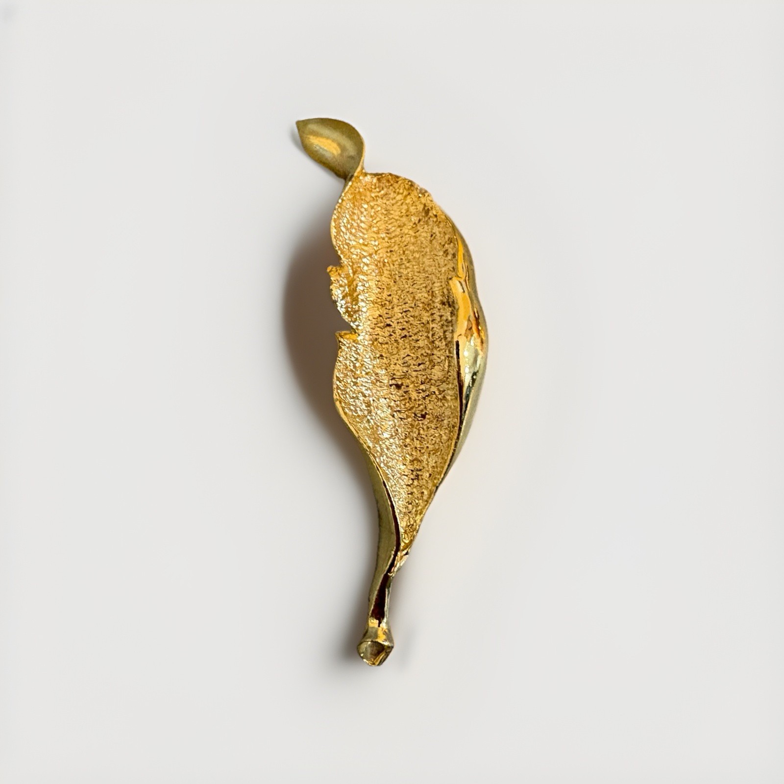 Mid Century Modern Gold Tone Sculptural Leaf Brooch – Organic Brutalist Style