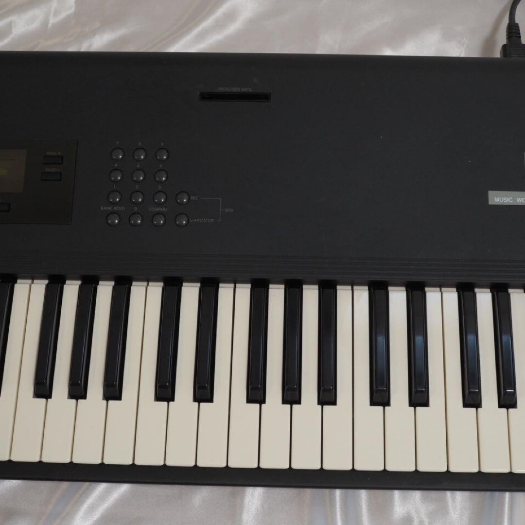 Korg M1 61-Keys Keyboard Synthesizer Music Workstation Black
