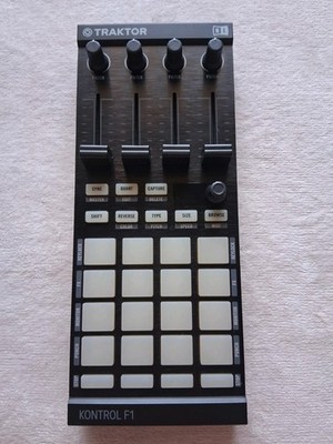 Native Instruments Traktor Kontrol F1 DJ-Software-Controller, Schwarz