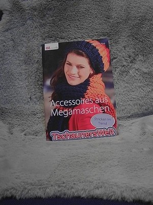 Accessoires aus Megamaschen : Stricken im Trend. Veronika Hug. [Fotos: Florian-B